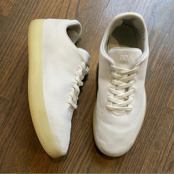 ATOMS model 001 in white women 12.5 men 11 - Picture 1 of 14
